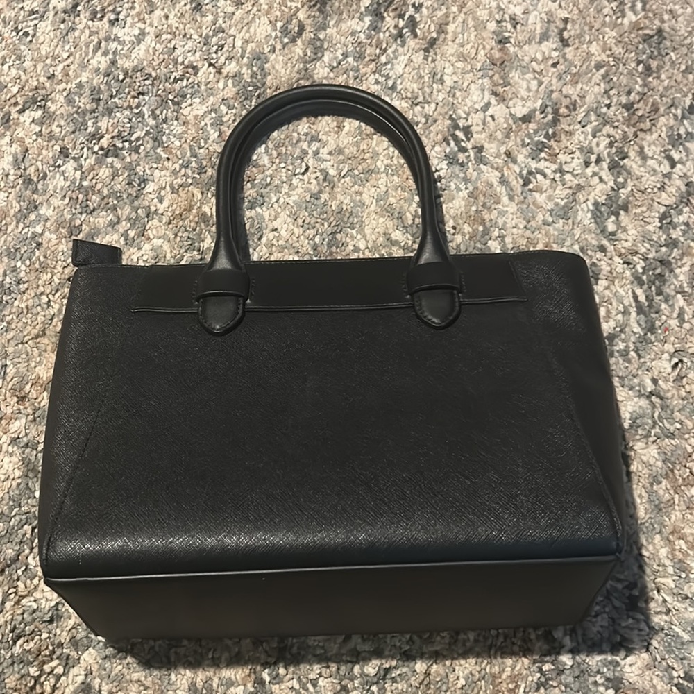 Kate Spade Black and Silver Crossbody Bag with Modern Elegance - Picture 3 of 12